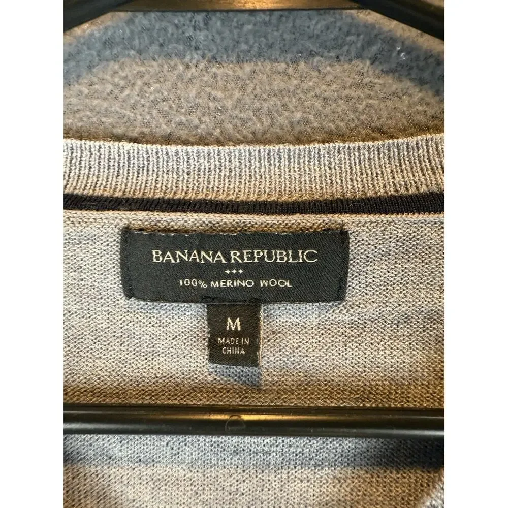 Banana Republic Mens Grey V-Neck Sweater 100% Merino Wool Made In China Size M